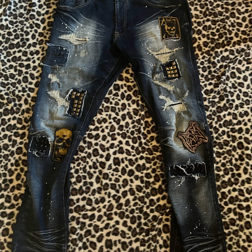 Stylish Distressed Jeans with Patches